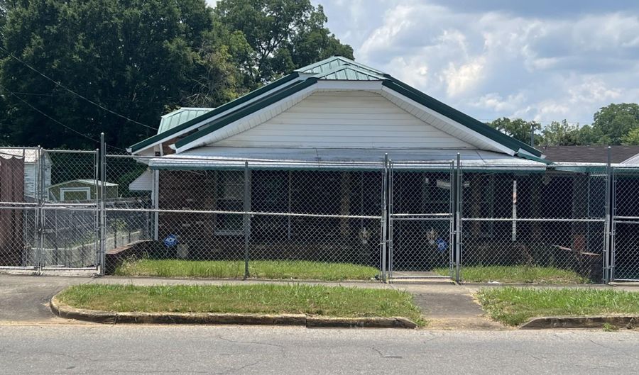 124 W 18TH St, Anniston, AL 36201 - 3 Beds, 2 Bath