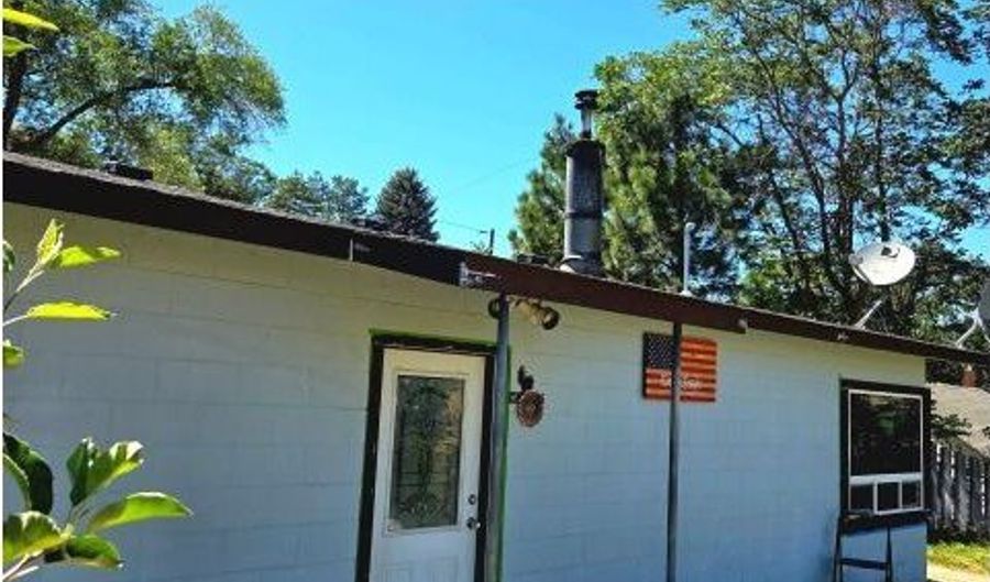 1070 MAIN St, Arlington, OR 97812 - 3 Beds, 1 Bath