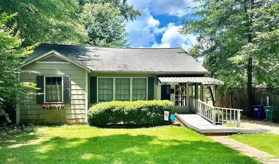 408 S Cleveland St, Brookhaven, MS 39601 - 3 Beds, 2 Bath