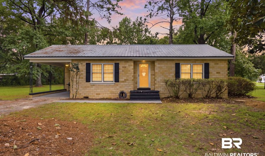402 E 11th St, Bay Minette, AL 36507 - 3 Beds, 1 Bath