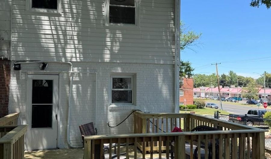 5805 BLAINE Dr, Alexandria, VA 22303 - 2 Beds, 1 Bath