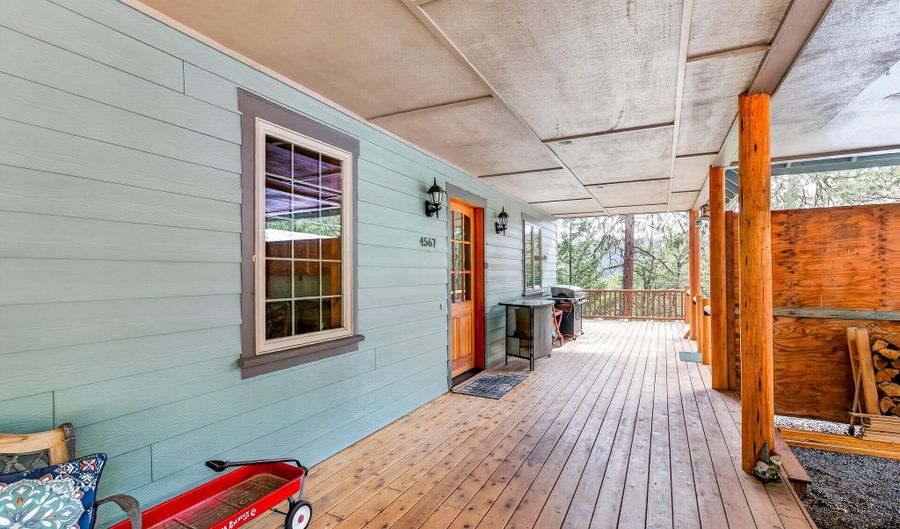 4567 Old Highway 99 S, Ashland, OR 97520 - 5 Beds, 3 Bath