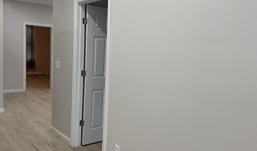 34 HUMPHREY Ave, Bayonne, NJ 07002 - 2 Beds, 1 Bath
