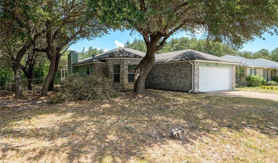 101 Saunders Ln, Aransas Pass, TX 78336 - 3 Beds, 2 Bath