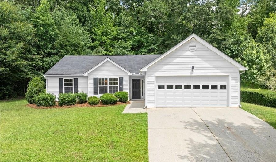 1031 Rolling Ridge Ln, Auburn, GA 30011 - 3 Beds, 2 Bath