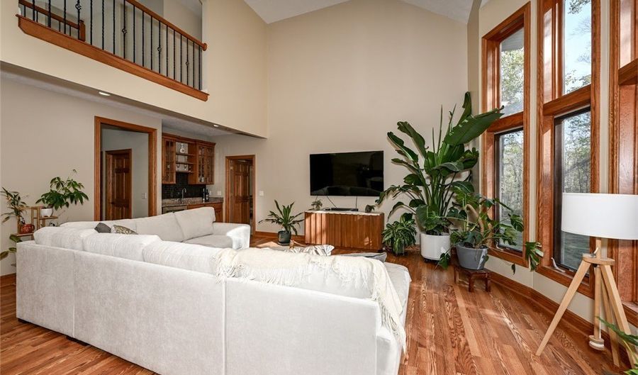 679 Deep Woods Dr, Aurora, OH 44202 - 4 Beds, 5 Bath