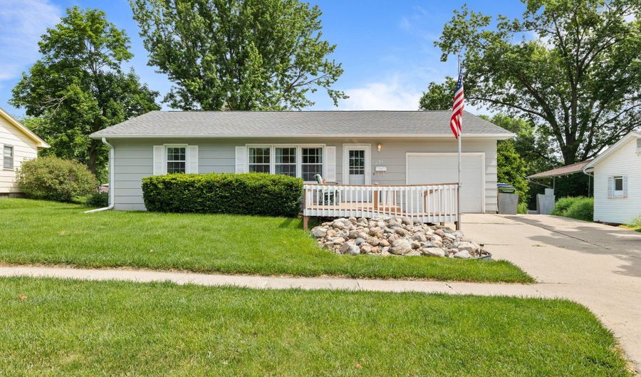 121 E O'Neil Dr, Ames, IA 50010 - 3 Beds, 3 Bath