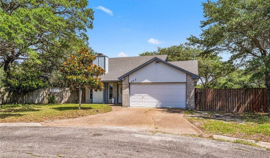 102 Mallard Dr, Aransas Pass, TX 78336 - 3 Beds, 2 Bath
