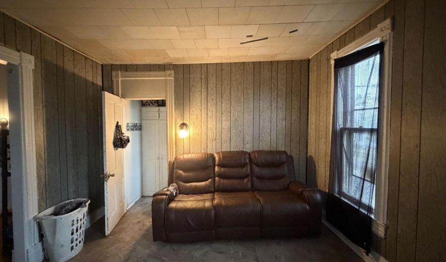 200 N Jefferson St, Abingdon, IL 61410 - 15 Beds, 15 Bath