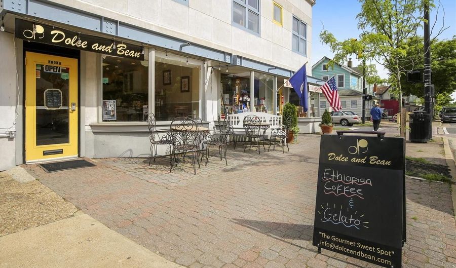 537 E DUNCAN Ave, Alexandria, VA 22301 - 2 Beds, 2 Bath