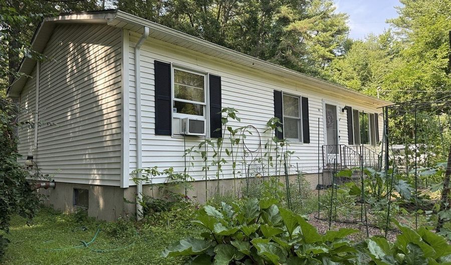348 Nichols Rd, Barre, MA 01005 - 3 Beds, 1 Bath