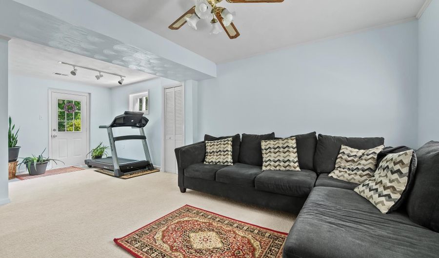 13409 CRISPIN Way, Rockville, MD 20853 - 5 Beds, 2 Bath