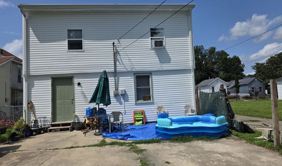 419 W 6th St, Anderson, IN 46016 - 4 Beds, 3 Bath