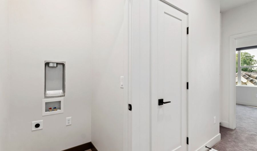 32 W 400 S, Bountiful, UT 84010 - 2 Beds, 2 Bath