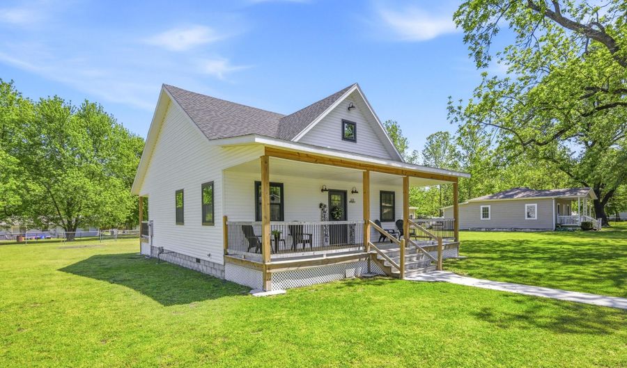 509 Orchard St, Alba, MO 64830 - 2 Beds, 1 Bath