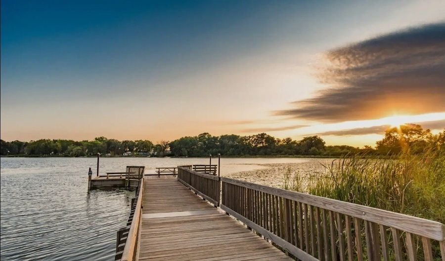 996 Timber Lake Dr, Antioch, IL 60002 - 3 Beds, 4 Bath