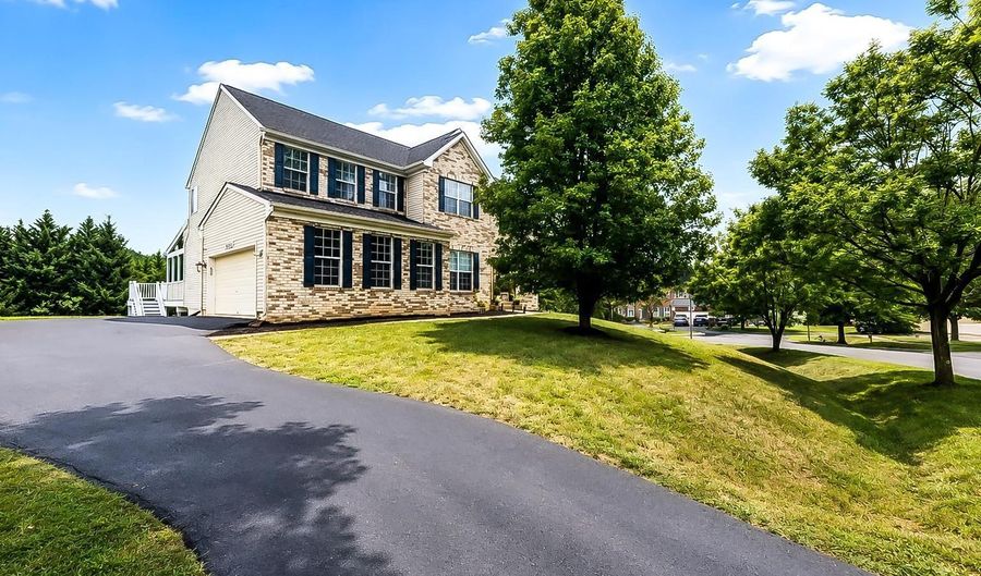 18305 BUBBLING SPRING Ter, Boyds, MD 20841 - 4 Beds, 4 Bath