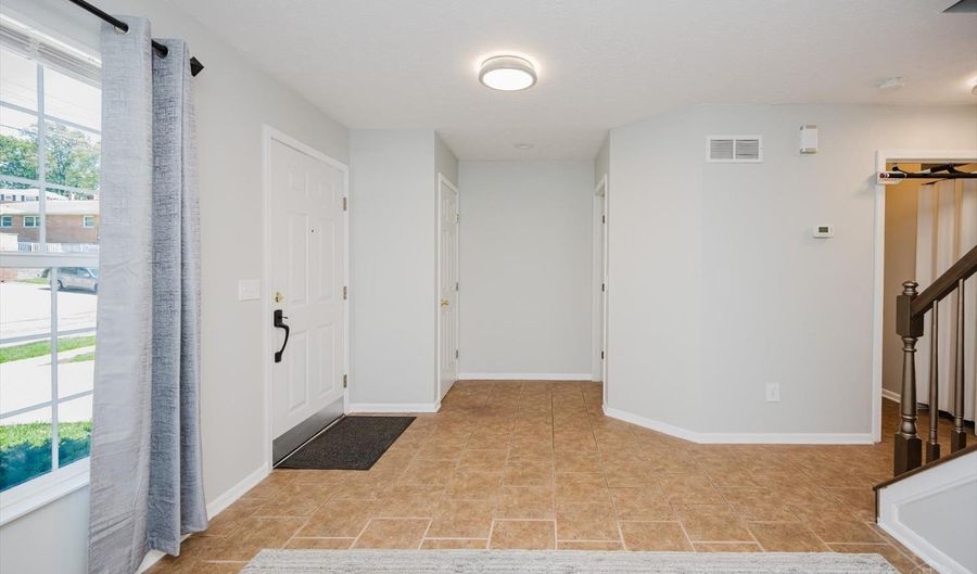 1353 Crotty Ct, Anderson Twp., OH 45255 - 3 Beds, 4 Bath