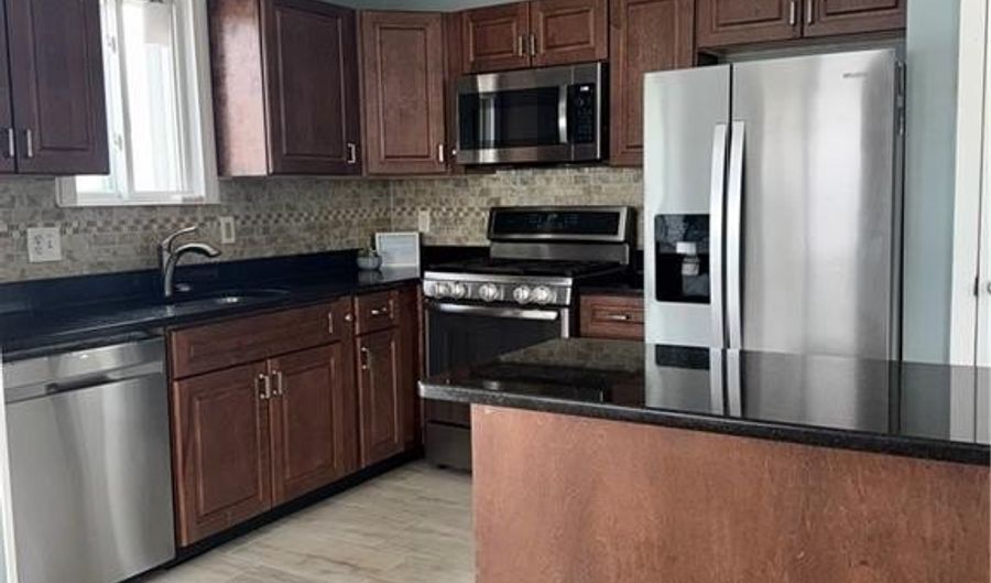 231 Smith St, Warwick, RI 02886 - 3 Beds, 2 Bath