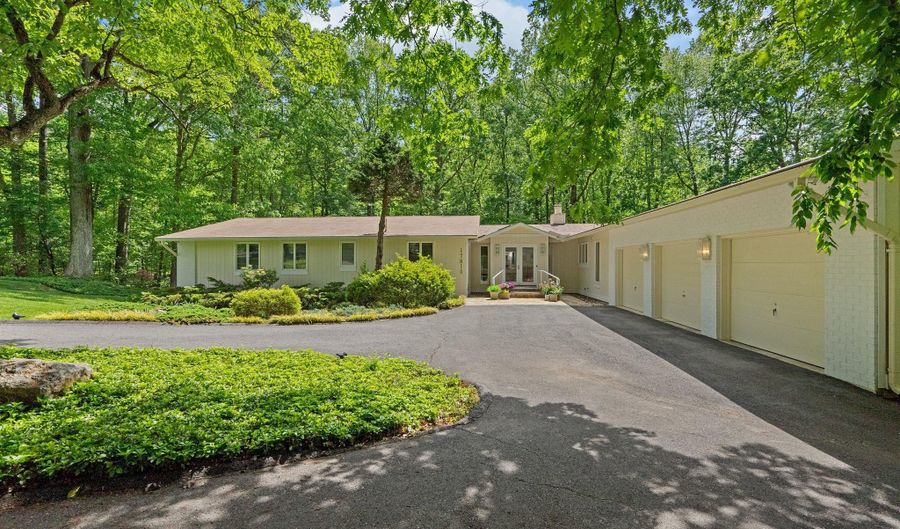17810 POND Rd, Ashton, MD 20861 - 5 Beds, 3 Bath