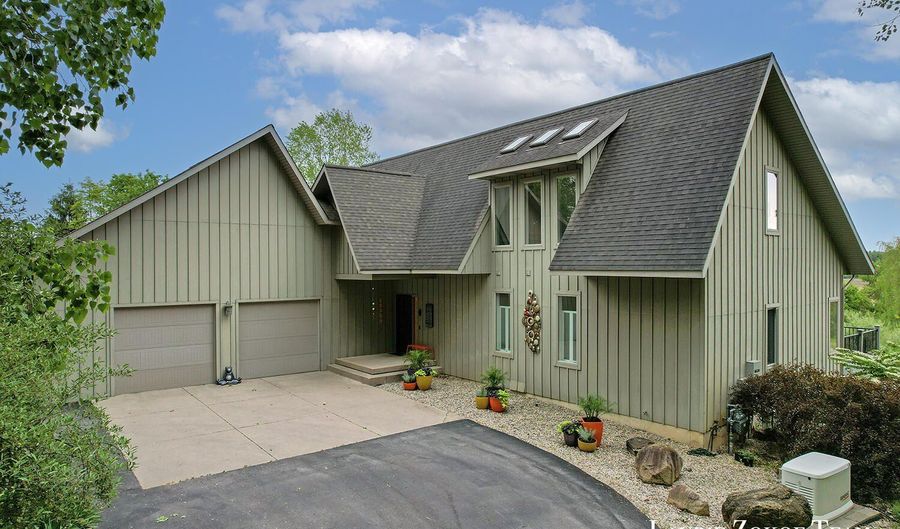 12250 Knoper Ct, Allendale, MI 49401 - 4 Beds, 4 Bath