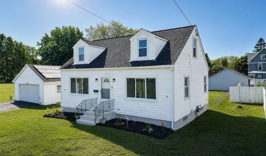 90 Clizbe Ave, Amsterdam, NY 12010 - 4 Beds, 1 Bath