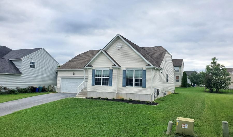 207 STONEBRIDGE Dr, Felton, DE 19943 - 4 Beds, 3 Bath