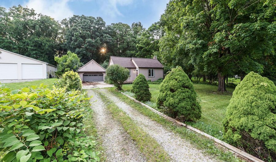 945 Rose Dr, Ann Arbor, MI 48103 - 3 Beds, 2 Bath