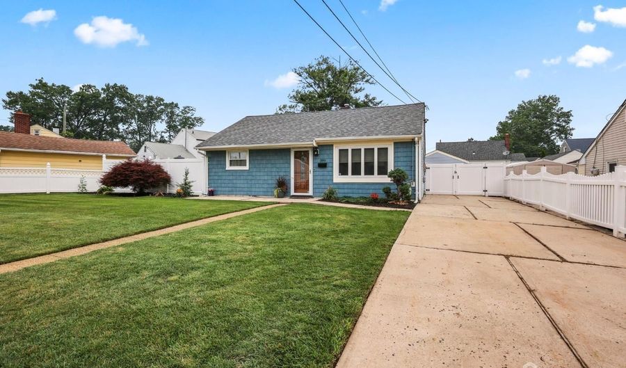 399 Hudson Blvd, Avenel, NJ 07001 - 2 Beds, 1 Bath