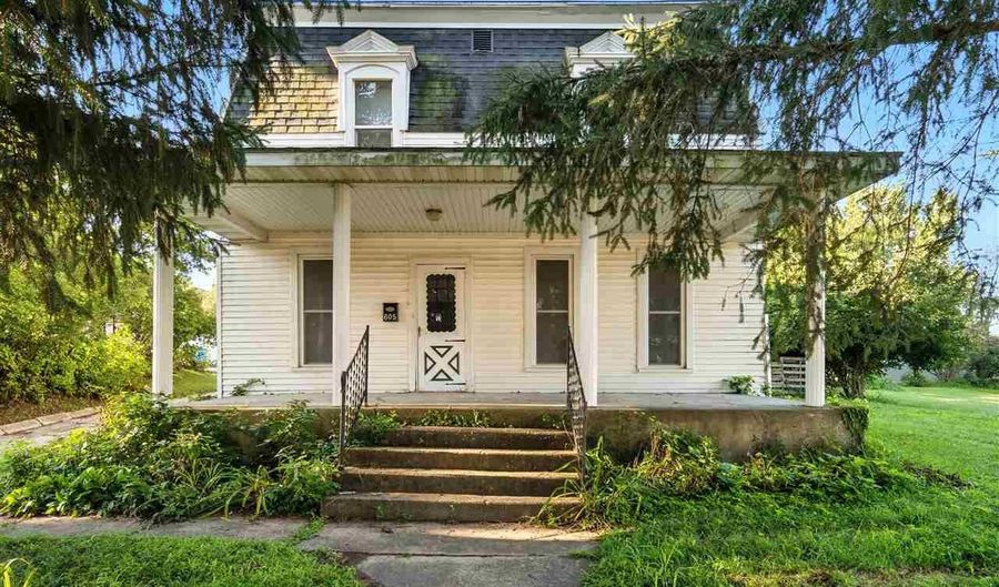 605 W Main St, Anamosa, IA 52205 - 3 Beds, 3 Bath