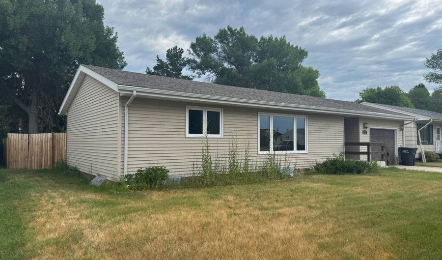 214 13th St W, Bottineau, ND 58318 - 3 Beds, 2 Bath