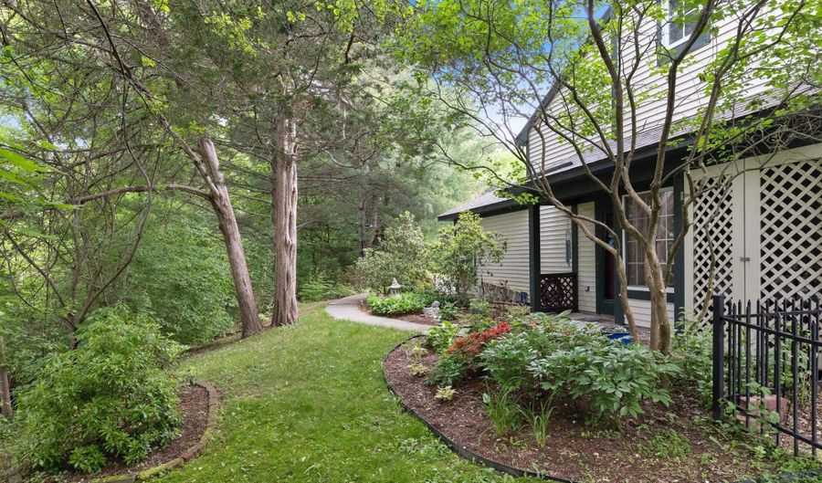 11 Lake Forest Dr, Burlington, VT 05401 - 2 Beds, 3 Bath