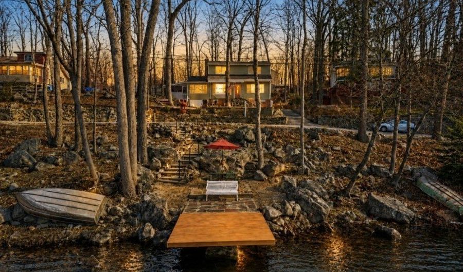 51 Lakeside Dr, Alloway, NJ 07422 - 3 Beds, 2 Bath