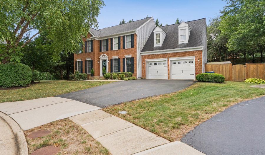 6128 BAYLISS Pl, Alexandria, VA 22310 - 5 Beds, 4 Bath