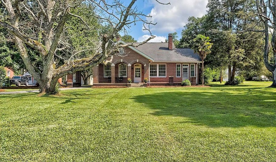 322 Saluda Ave, Batesburg, SC 29006 - 3 Beds, 2 Bath