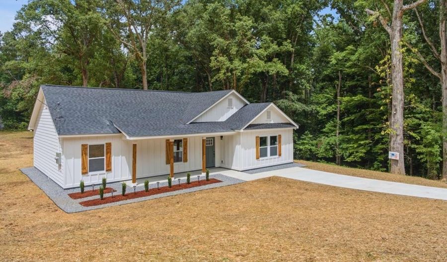 4380 Navajo Ln SE, Acworth, GA 30102 - 3 Beds, 2 Bath