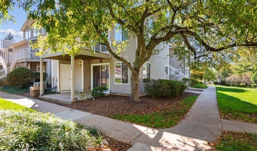 25 SPRUCE Ct, Bedminster, NJ 07921 - 2 Beds, 1 Bath