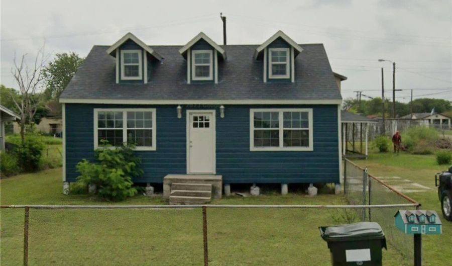 302 King Ave, Agua Dulce, TX 78330 - 3 Beds, 1 Bath