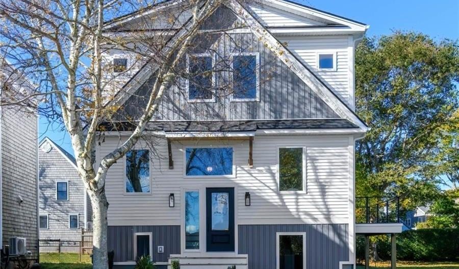 91 Houston Ave, Newport, RI 02840 - 5 Beds, 4 Bath