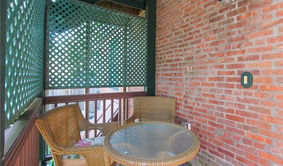 487 Spring St 1, Newport, RI 02840 - 2 Beds, 1 Bath