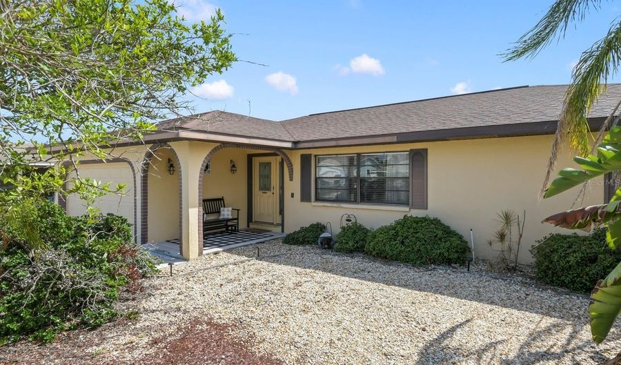 744 FLAMINGO Dr, Apollo Beach, FL 33572 - 3 Beds, 2 Bath