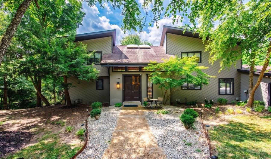 7708 Creekwood Ln, Amberley, OH 45237 - 4 Beds, 4 Bath