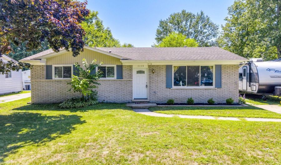 1113 Summer St, Algonac, MI 48001 - 3 Beds, 2 Bath