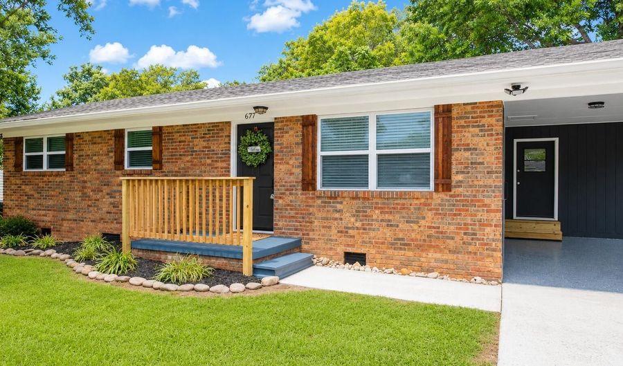 677 Grant St, Alcoa, TN 37701 - 3 Beds, 2 Bath