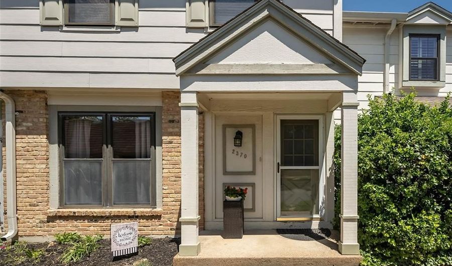 2370 Hidden Meadow Ln, Ballwin, MO 63021 - 3 Beds, 3 Bath