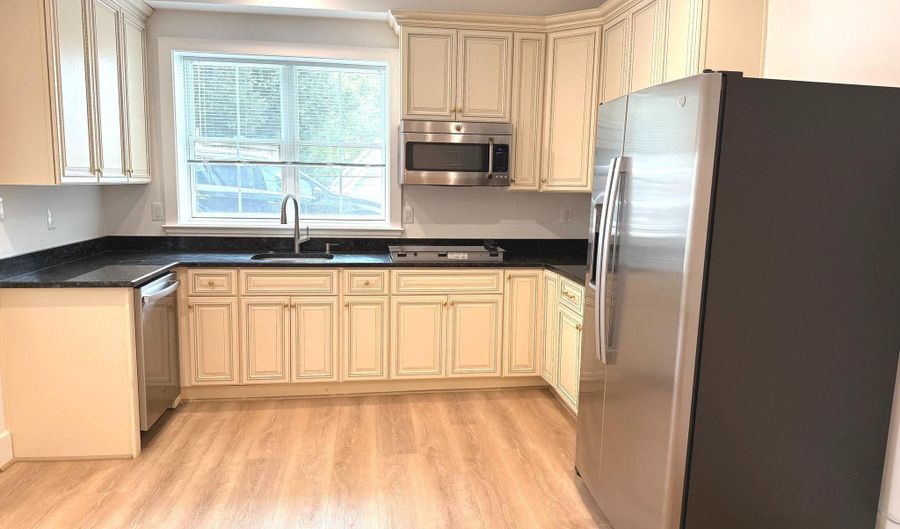 4233 E WEST Hwy, Bethesda, MD 20814 - 2 Beds, 1 Bath