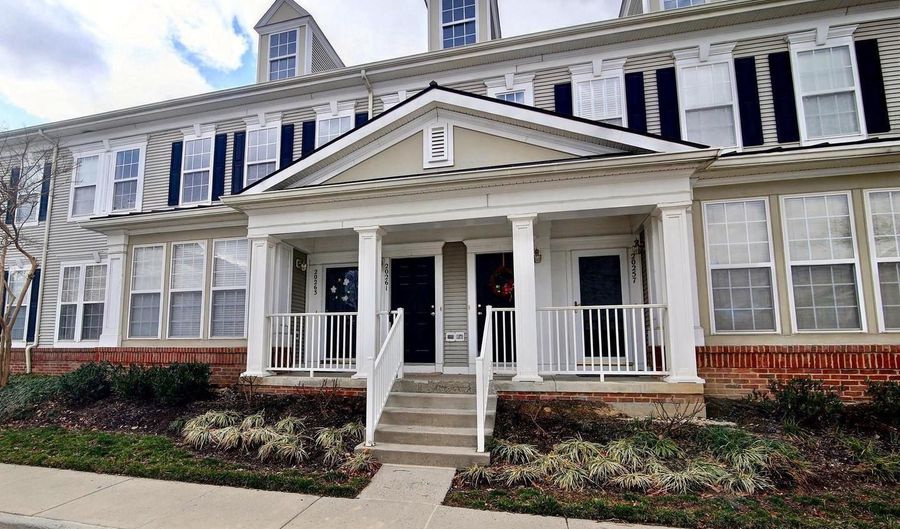 20261 OWINGS Ter, Ashburn, VA 20147 - 2 Beds, 2 Bath