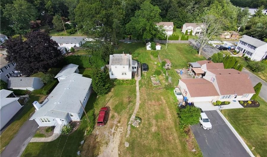 32 Hoffman Ave, Cranston, RI 02920 - 4 Beds, 1 Bath