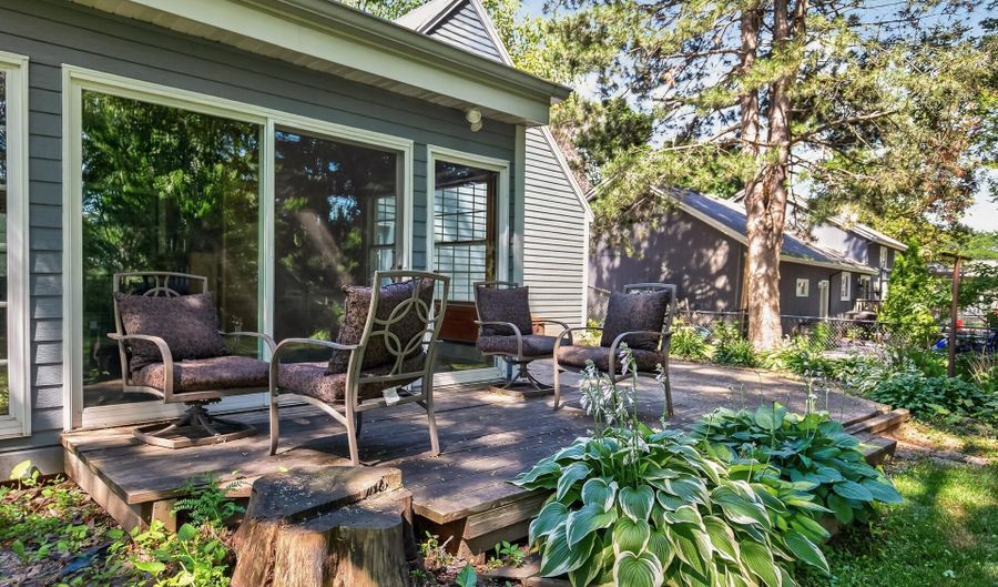 8906 138th Street Ct, Apple Valley, MN 55124 - 4 Beds, 4 Bath