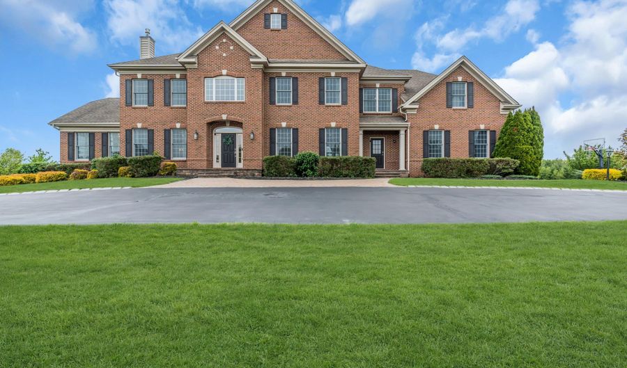4 Ridgeview Way, Allentown, NJ 08501 - 5 Beds, 5 Bath